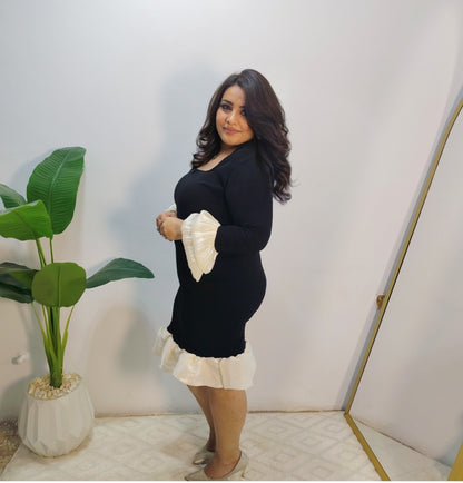 Elegant Contrast Ruffle Dress