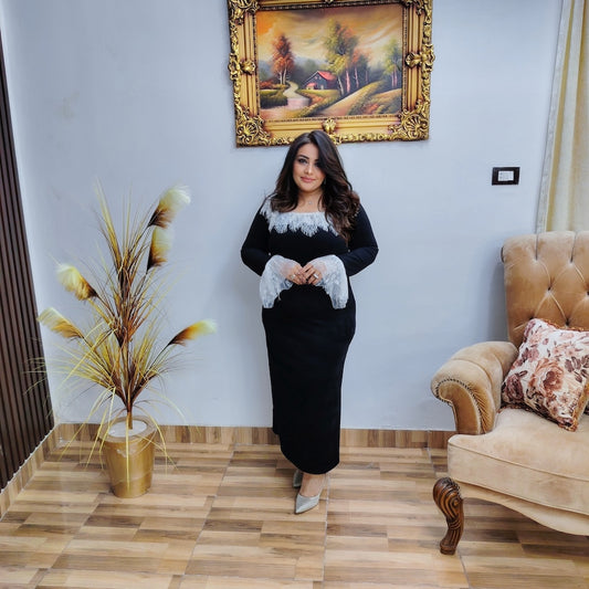 Elegant Lace-Trim Chamois Dress – Timeless Feminine Design