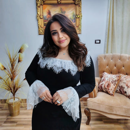 Elegant Lace-Trim Chamois Dress – Timeless Feminine Design