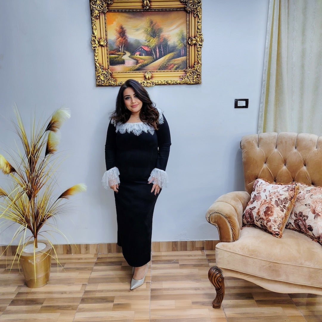 Elegant Lace-Trim Chamois Dress – Timeless Feminine Design