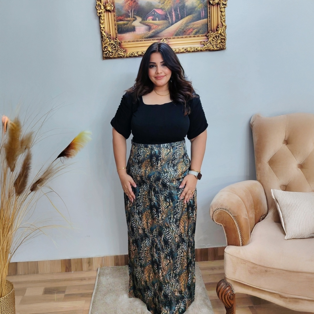 تنورة ساتان طويلة بألوان ترابية